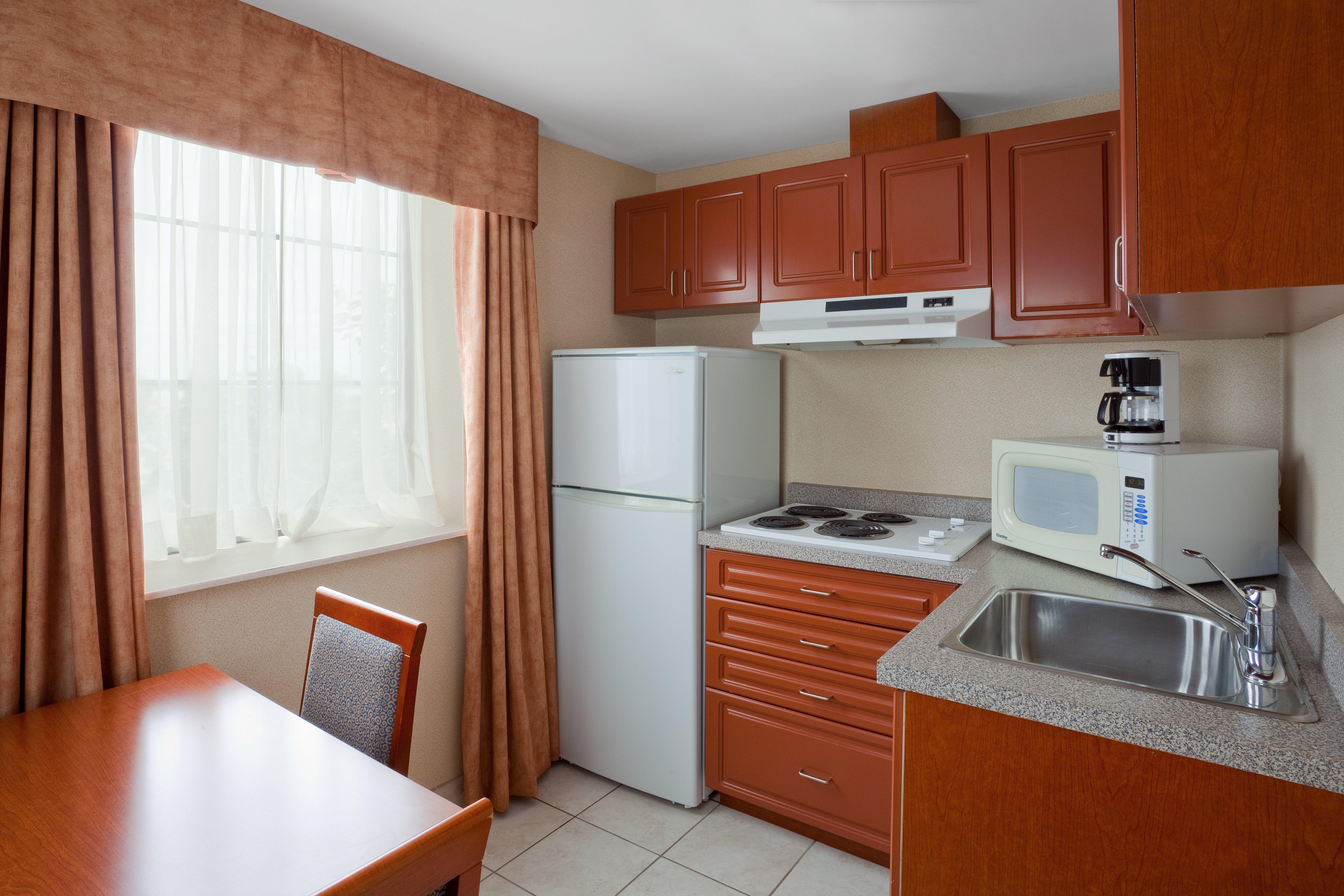 Holiday Inn Express Hotel & Suites Barrie By Ihg Exterior photo