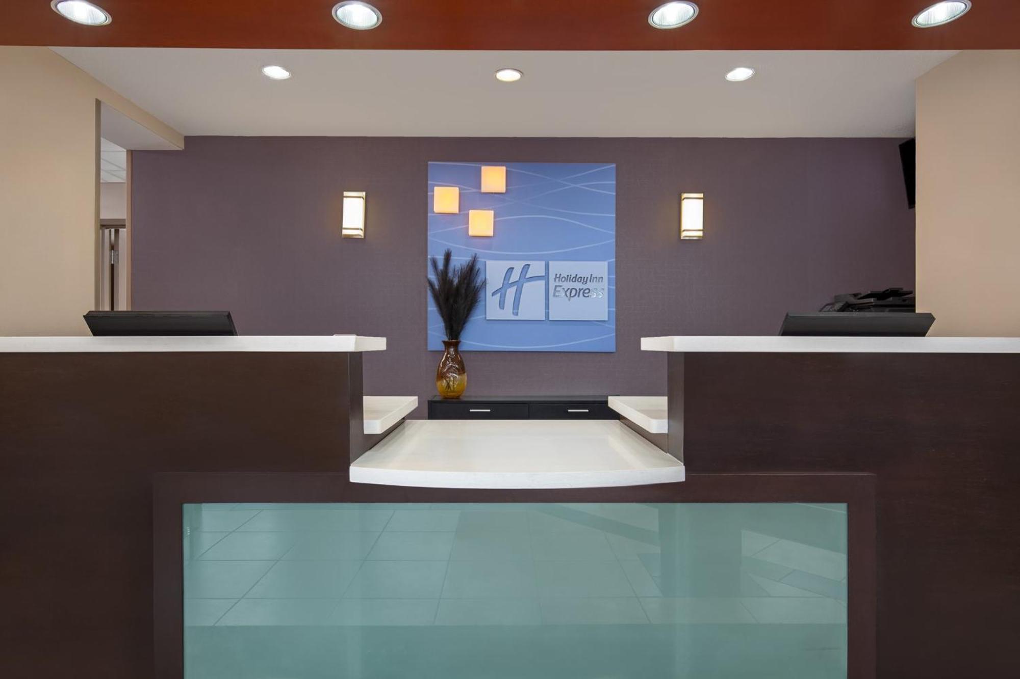 Holiday Inn Express Hotel & Suites Barrie By Ihg Exterior photo