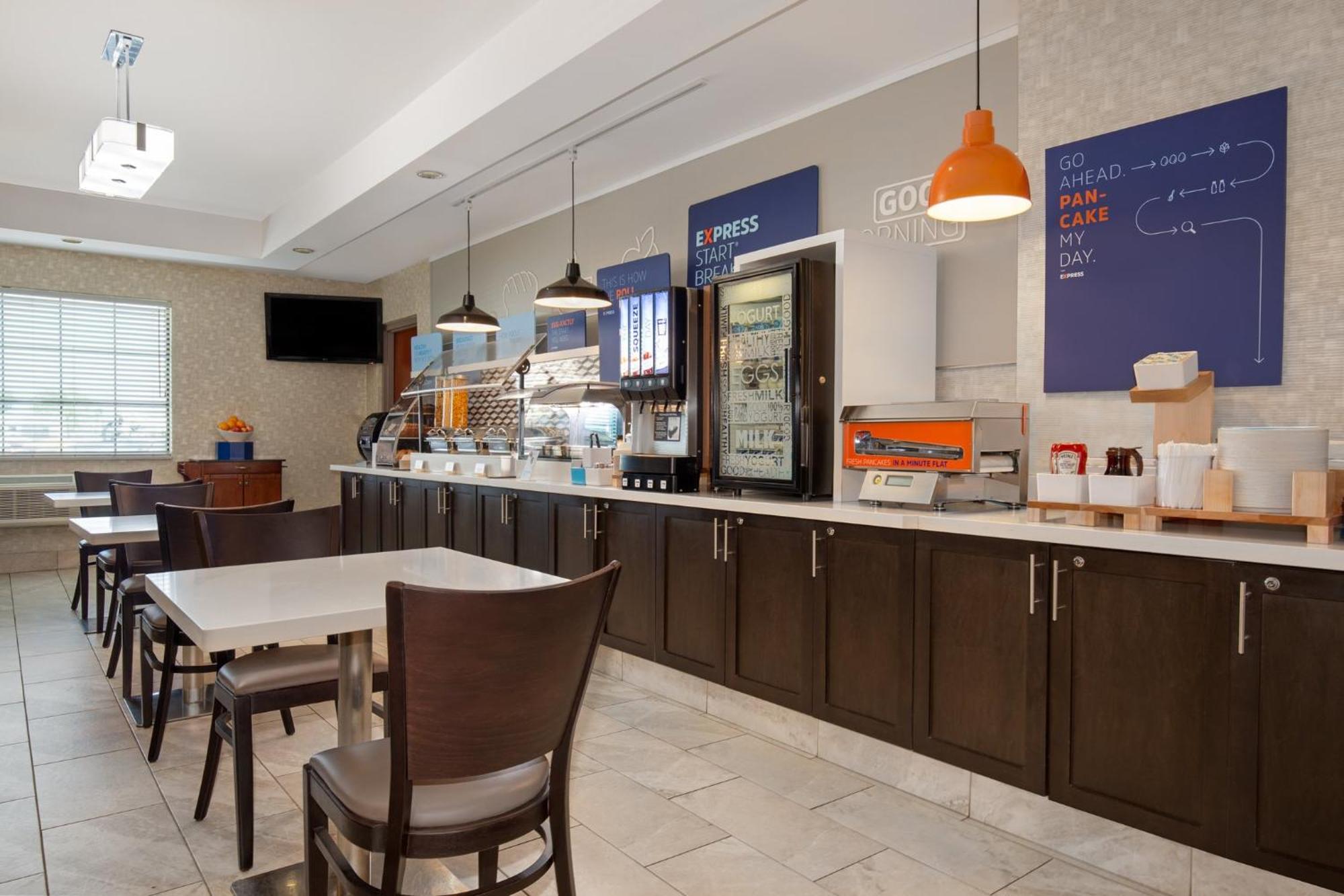 Holiday Inn Express Hotel & Suites Barrie By Ihg Exterior photo