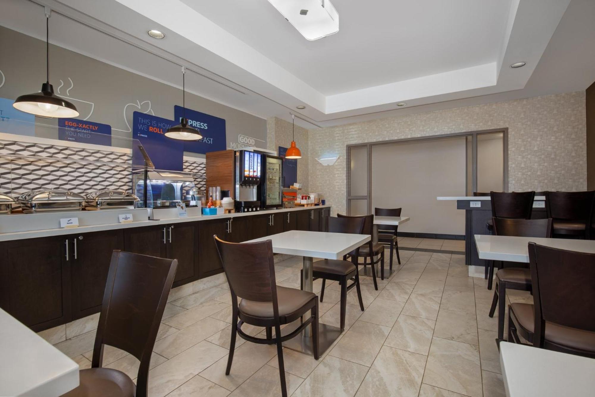 Holiday Inn Express Hotel & Suites Barrie By Ihg Exterior photo