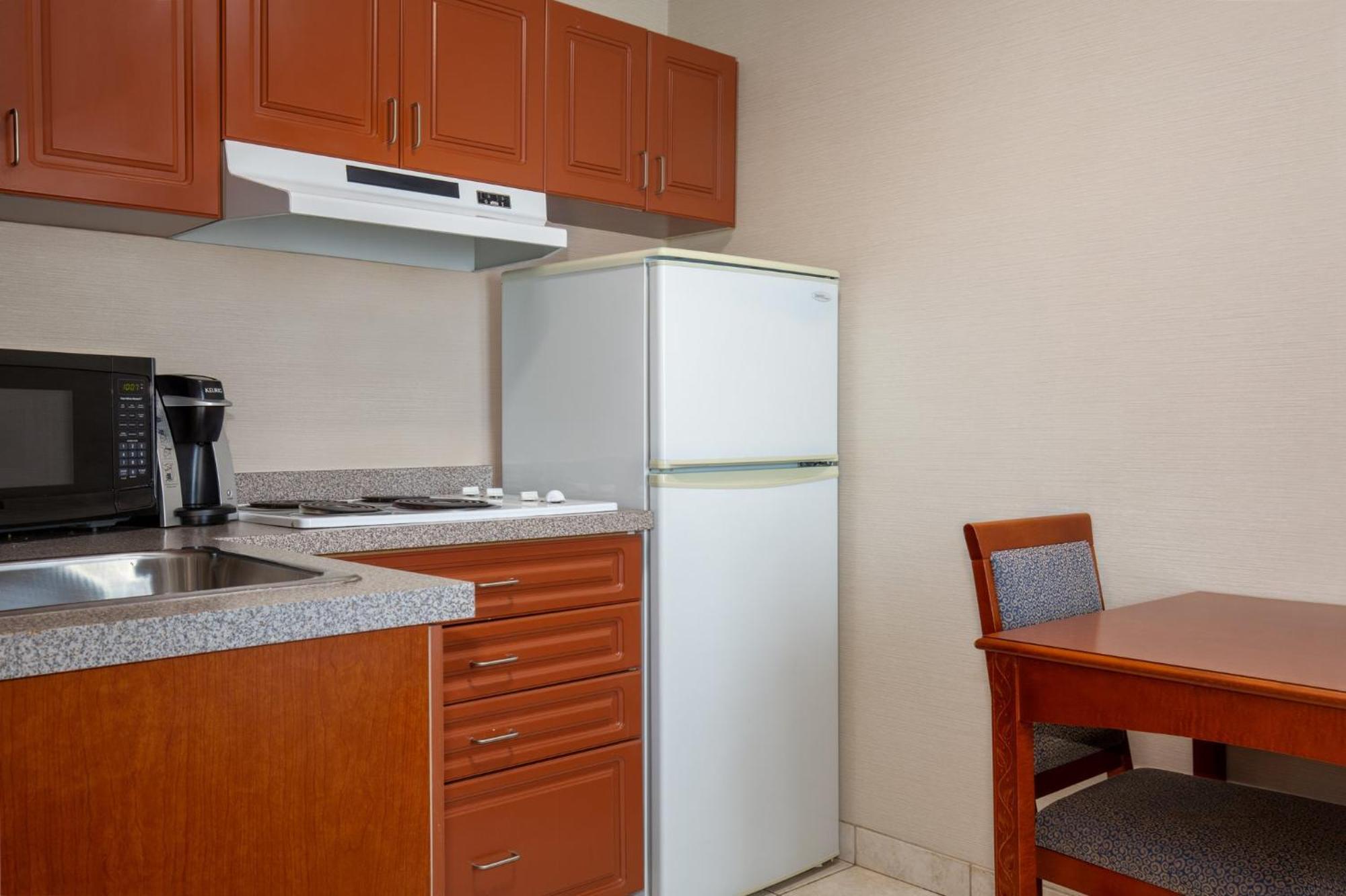 Holiday Inn Express Hotel & Suites Barrie By Ihg Exterior photo
