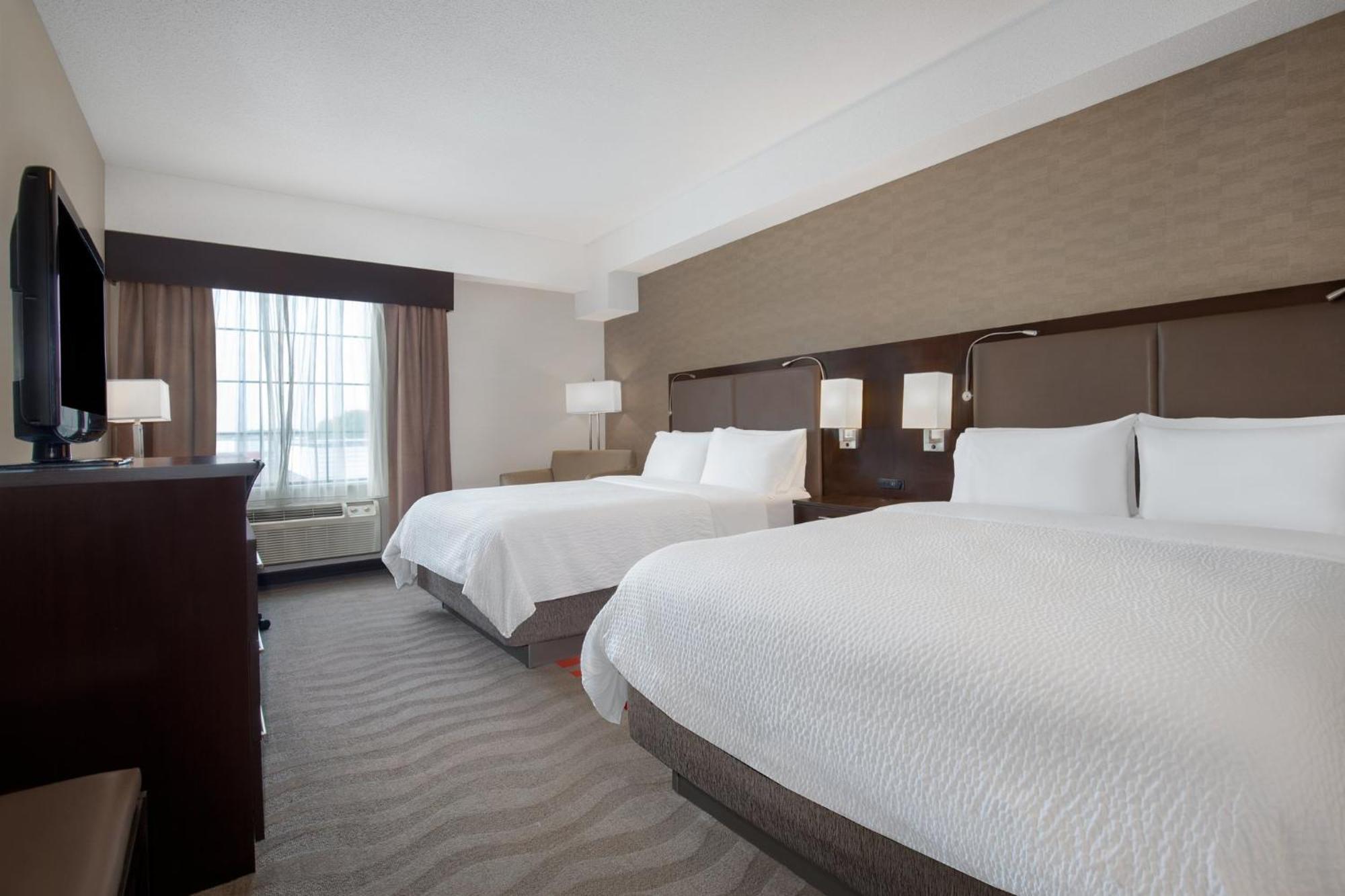 Holiday Inn Express Hotel & Suites Barrie By Ihg Exterior photo