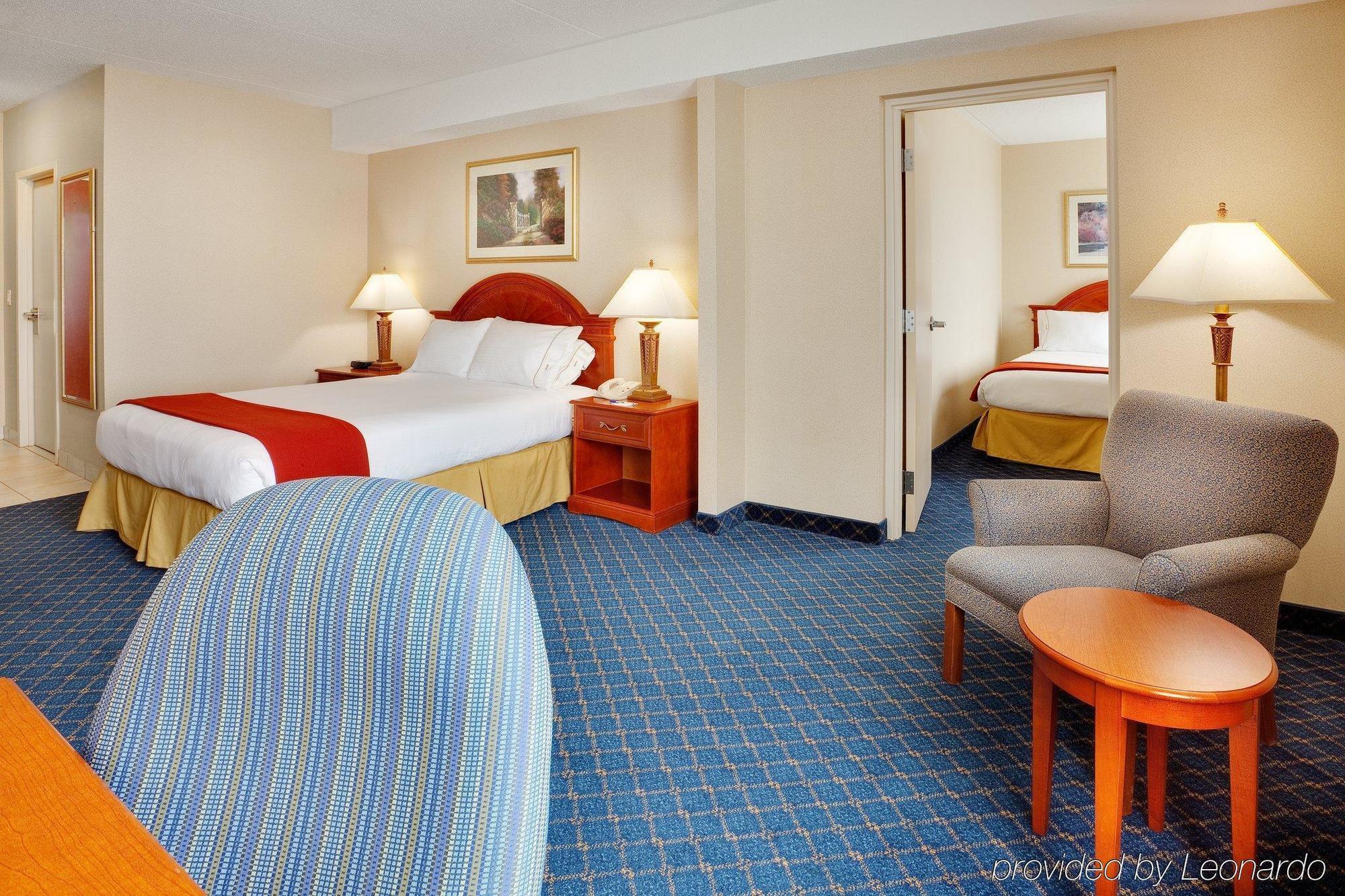 Holiday Inn Express Hotel & Suites Barrie By Ihg Exterior photo