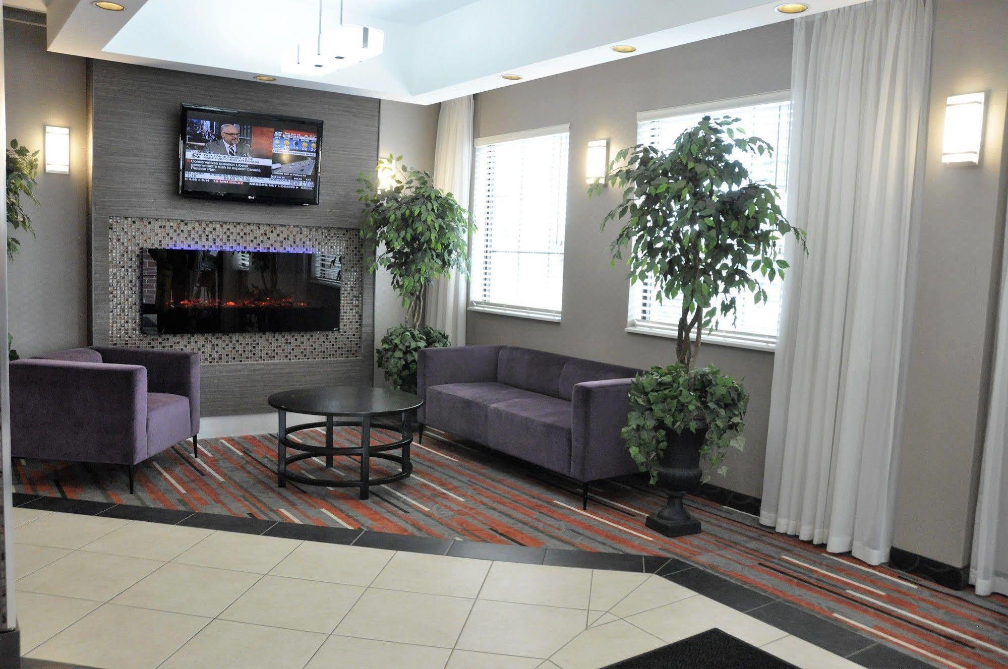 Holiday Inn Express Hotel & Suites Barrie By Ihg Exterior photo