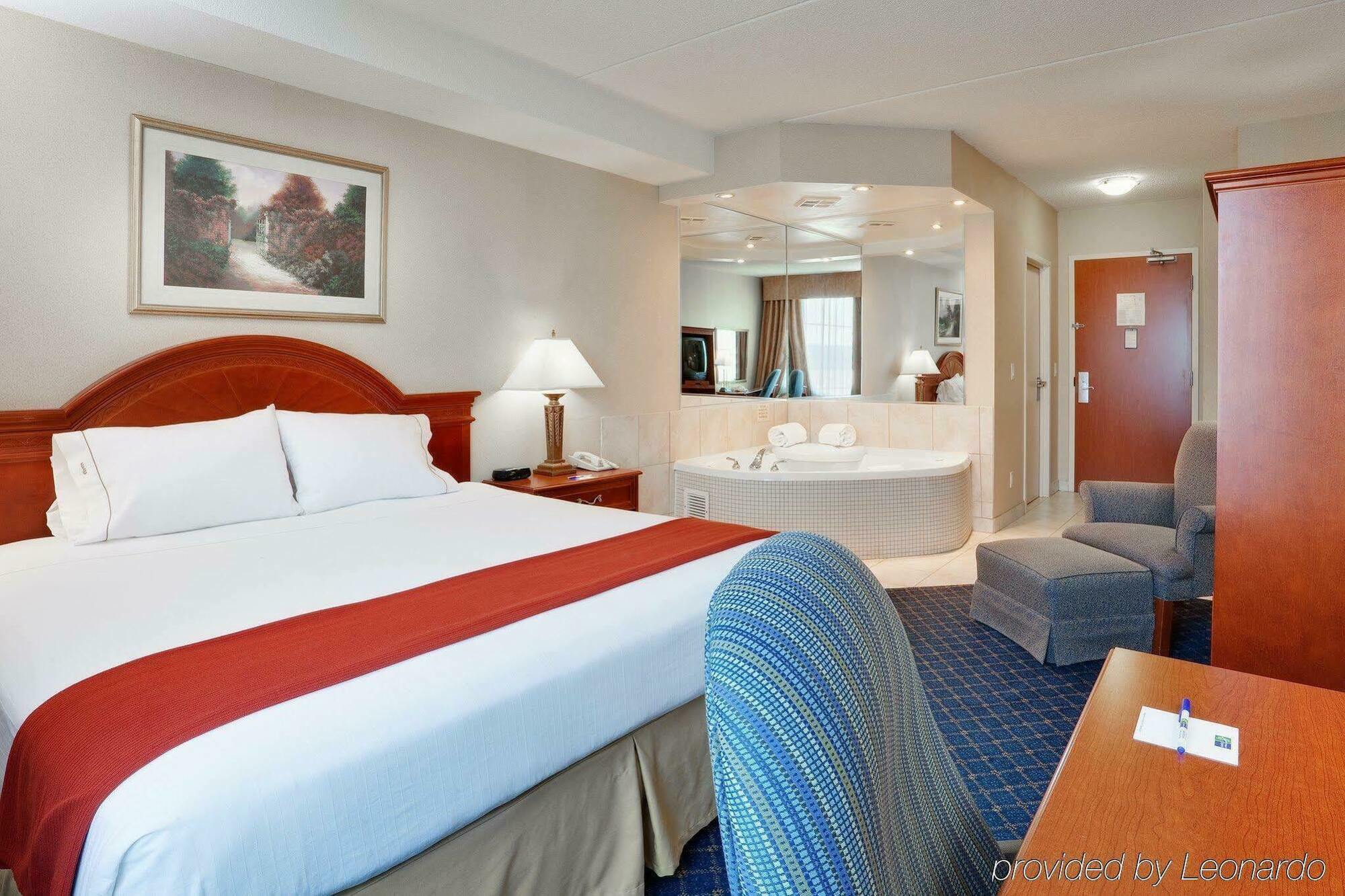 Holiday Inn Express Hotel & Suites Barrie By Ihg Exterior photo