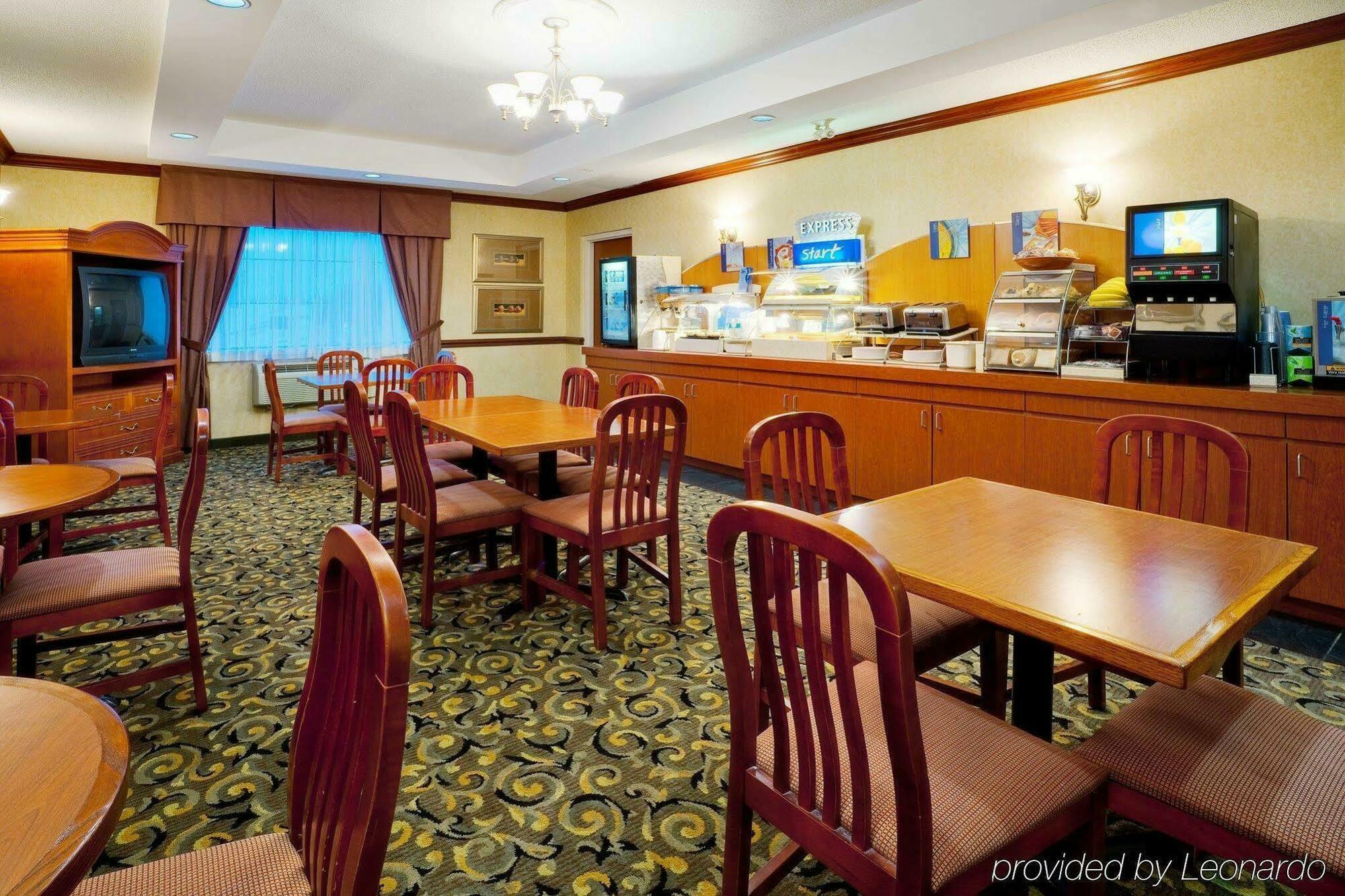 Holiday Inn Express Hotel & Suites Barrie By Ihg Exterior photo